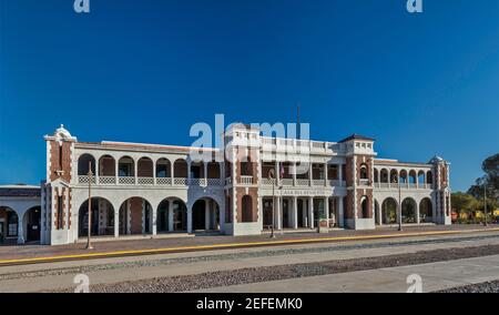 Casa del Desierto (Maison du désert), ancienne gare, à Barstow, Californie, Etats-Unis Banque D'Images