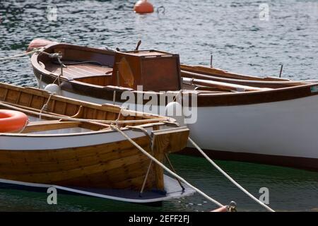 Bateaux amarrés dans la mer, Riviera italienne, Santa Margherita Ligure, Gênes, Ligurie, Italie Banque D'Images