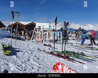 2/17/2021 - Veysonnaz, Suisse 15/02/2021 - masques obligatoires, capacité réduite à 50%, abris ouverts uniquement à emporter, mais remontées mécaniques ouvertes dès le début de la saison usage éditorial uniquement (photo d'IPA/Sipa USA) Banque D'Images