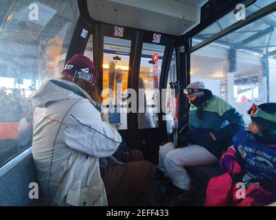 2/17/2021 - Veysonnaz, Suisse 15/02/2021 - masques obligatoires, capacité réduite à 50%, abris ouverts uniquement à emporter, mais remontées mécaniques ouvertes dès le début de la saison usage éditorial uniquement (photo d'IPA/Sipa USA) Banque D'Images