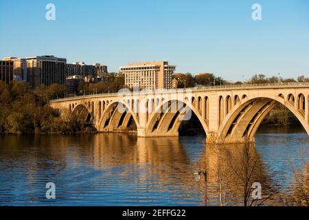 Key Bridge traversant le fleuve Potomac, Washington DC, États-Unis Banque D'Images