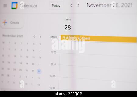 New york, Etats-Unis - 17 février 2021: 31 Premier dimanche Avent 28 de novembre sur google calendrier sur l'écran d'ordinateur portable vue rapprochée. Banque D'Images