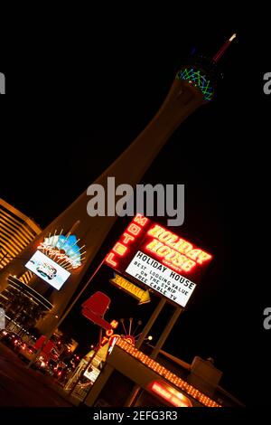 Vue à angle bas d'une tour, Stratosphere Hotel and Casino, Las Vegas, Nevada, États-Unis Banque D'Images