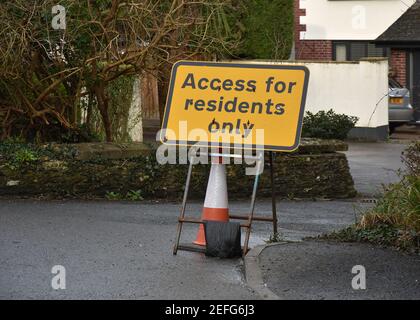 Panneaux UK Road tels que trouvés dans les rues de North Devon, panneaux Access Only Banque D'Images
