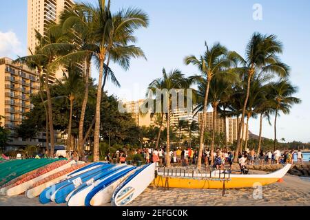 Bateaux sur la plage, Waikiki Beach, Honolulu, Oahu, îles Hawaii, ÉTATS-UNIS Banque D'Images