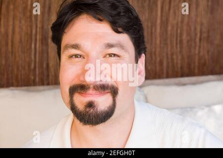 Portrait of a Mid adult man sourire Banque D'Images