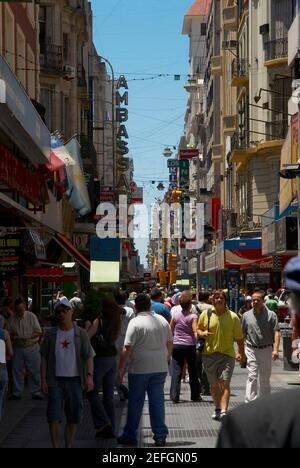 Touristes dans un marché, Florida Street, Barrio Norte, Buenos Aires, Argentine Banque D'Images