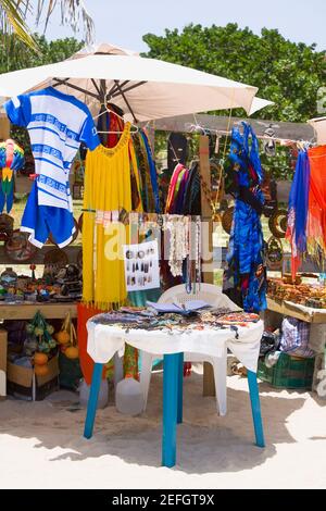 Marché sur la plage, West Bay Beach, Roatan, Bay Islands, Honduras Banque D'Images