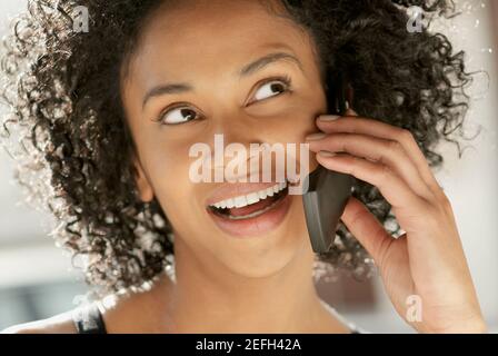 Close-up of a young woman using a mobile phone Banque D'Images