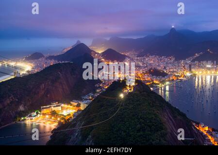 Rio de Janeiro depuis le mont Sugarloaf - Brésil Banque D'Images