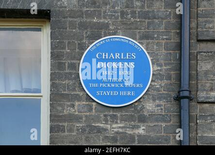 Plaque commémorant le séjour de Charles Dickens à l'Angel Hotel, Bury St Edmunds, Suffolk, Angleterre Banque D'Images