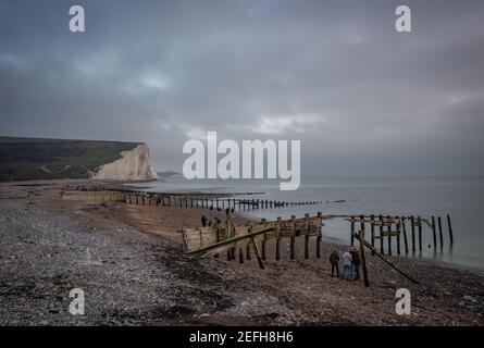 Les falaises de craie de Seven Sisters, vues depuis Cuckmere Haven, East Sussex, Royaume-Uni Banque D'Images