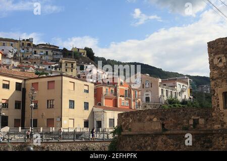 Pizzo une des plus jolies villes de Calabre perchée sur une falaise surplombant le golfe de Santa Eufemia, Calabre, Italie Banque D'Images