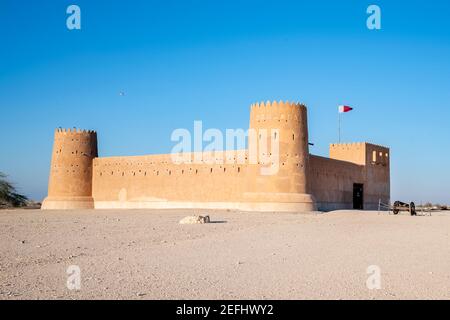 Vue sur le fort d'Al Zubara, une forteresse militaire historique de Qatari faisant partie du site archéologique d'Al Zubarah, site classé au patrimoine mondial de l'UNESCO au Qatar. Banque D'Images
