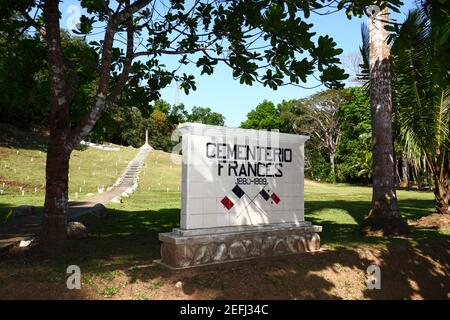 Panneau en céramique à l'entrée du cimetière français, qui rend hommage à ceux qui sont morts dans la tentative française de construire le canal de Panama, Paraiso, Canal zone Banque D'Images