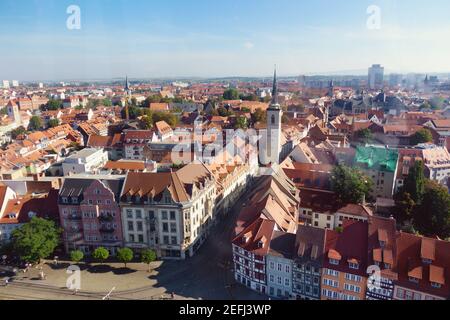 Vue aérienne sur la vieille mairie du centre d'Erfurt: Thuringen, Erfurt, Allemagne - 25 septembre 2016 Banque D'Images