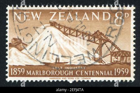 NOUVELLE-ZÉLANDE - VERS 1959: Timbre imprimé par la Nouvelle-Zélande, montre Salt Industry, Grassmere, vers 1959 Banque D'Images