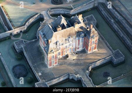 Rosay, France - 3 janvier 2010 : photographie aérienne du château du Haut Rosay en gros plan, dans les Yvelines (78790), région Ile-de-France, France Banque D'Images