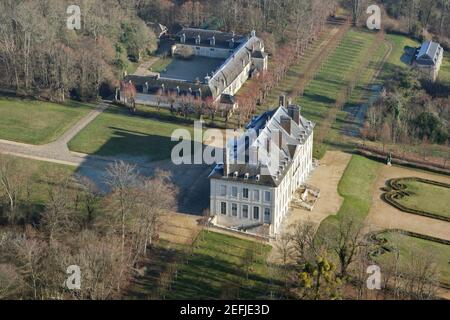Chaussy, France - 3 janvier 2010 : vue aérienne du château et du domaine de Villarceaux dans le département du Val-d'Oise (95710) ; région Ile-de-France, France Banque D'Images