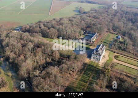 Chaussy, France - 3 janvier 2010 : vue aérienne du château et du domaine de Villarceaux dans le département du Val-d'Oise (95710) ; région Ile-de-France, France Banque D'Images