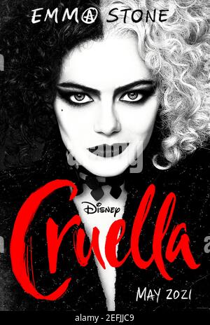 Cruella (2021) dirigée par Craig Gillespie et mettant en vedette Emma Stone, Emma Thompson et Mark Strong. Histoire d'origine pour le personnage de Cruella de Vil du roman de Dodie Smith de 1956 « The Hundred and One Dalmatiens » et du film d'animation de Disney, très apprécié en 1961. Banque D'Images