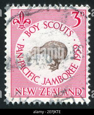 NOUVELLE-ZÉLANDE - VERS 1959: Timbre imprimé par la Nouvelle-Zélande, montre Jamboree Kiwi badge, vers 1959 Banque D'Images