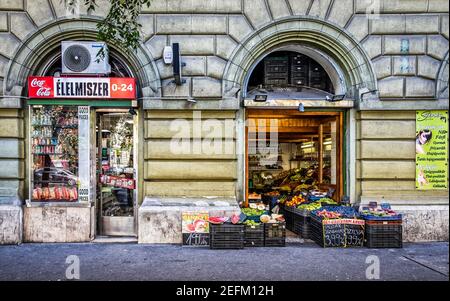 Budapest, Hongrie, août 2019, vue d'un magasin d'alimentation ouvert Banque D'Images
