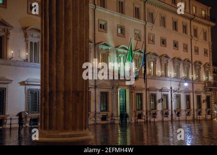 Rome, Italie 30/10/2007: Palazzo Chigi, siège du gouvernement italien, lors d'une soirée pluvieuse. ©Andrea Sabbadini Banque D'Images