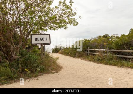 Panneau d'accès à la plage à côté de la piste de sable de la plage, Cape May, New Jersey, USA Banque D'Images