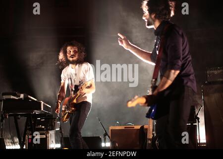 Le groupe Texan post-rock explosions in the Sky se produit en direct Scène au Royal Albert Hall de Londres Banque D'Images