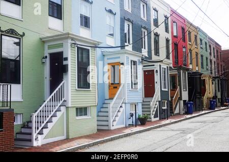 Maisons en rangée colorées sur Stratton place Portland Maine Banque D'Images