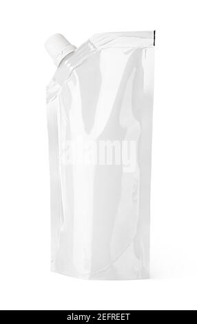 Emballage vierge sachet doy-pack de bec, sac de nourriture ou de boisson en papier d'aluminium doypack avec bouchon isolé sur blanc avec passe-cheveux Banque D'Images