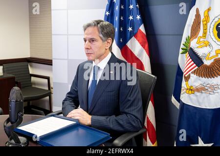 Washington, États-Unis d'Amérique. 17 février 2021. Le secrétaire d'État américain, Antony Blinken, prononce une allocution virtuelle à la Commission de sécurité des Nations unies sur le maintien de la paix et de la sécurité internationales : Application de la résolution 2532, sur la cessation des hostilités dans le contexte de la pandémie COVID-19, du département d'État Harry S. Truman Building le 17 février 2021 à Washington, DC. Credit: Planetpix/Alamy Live News Banque D'Images