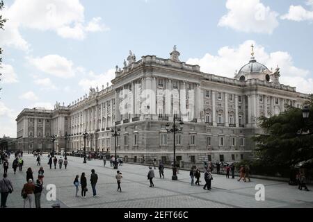 Vue sur le Palacio Real de Madrid, Espagne. Vues générales à Madrid pendant le festival San Isidro de 2016 Banque D'Images