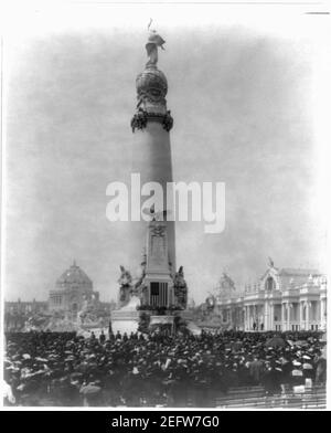 Jour de l'ouverture de la foule autour d'une grande colonne à la Louisiana Purchase Exposition, Saint Louis, Mo., 1904 Banque D'Images