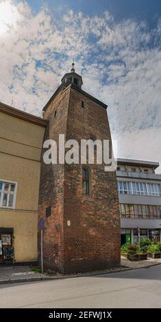 Zielona Gora Pologne 8 juin 2019 Tour Lazienna à ciel nuageux jour Banque D'Images