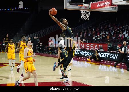 Arizona State Sun Devils avance Kimani Lawrence (4) dunks le ballon contre les chevaux de Troie de la Californie du Sud lors d'un match de basket-ball de l'université NCAA, nous Banque D'Images