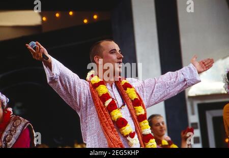 Boy George perform mit seinem Musikprojekt 'Jesus Loves You' seinen Song 'Bow Down Mister', Deutschland 1991. Banque D'Images