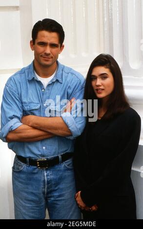 Billy Campbell und Jennifer Connelly, amerikanische Schauspieler, BEI einem Besuch à Hambourg, Allemagne UM 1992. Banque D'Images