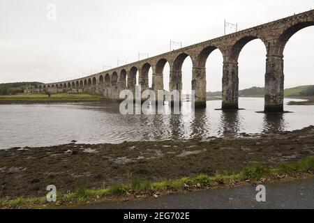 Le pont de la frontière royale qui longe la rivière Tweed Banque D'Images