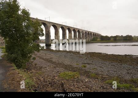 Le pont de la frontière royale qui longe la rivière Tweed Banque D'Images