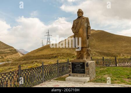 District de Toktogul, Kirghizistan - 08 octobre 2019 : monument à Suerkulov Abdy. Suerkulov Abdy, parti soviétique et homme d'État de la RSS de Kirghiz, président o Banque D'Images