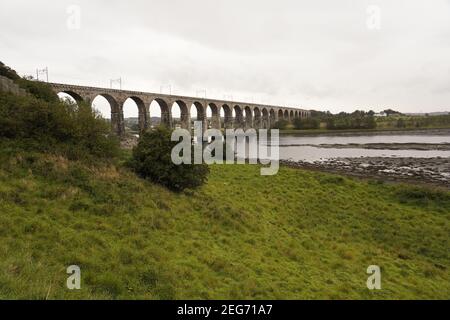 Le pont de la frontière royale qui longe la rivière Tweed Banque D'Images