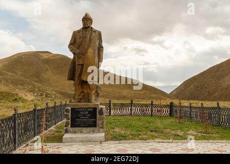 District de Toktogul, Kirghizistan - 08 octobre 2019 : monument à Suerkulov Abdy. Suerkulov Abdy, parti soviétique et homme d'État de la RSS de Kirghiz, président o Banque D'Images