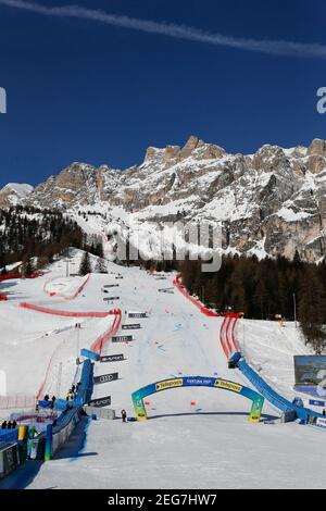 Cortina, Italie, février 18 2021: Olympia delle Tofane vue panoramique pendant 2021 FIS Championnats du monde ALPIN DE SKI - Giant Slalom - femmes, course de ski alpin à Cortina (BL), Italie, février 18 2021 crédit: Agence de photo indépendante Srl/Alay Live News Banque D'Images