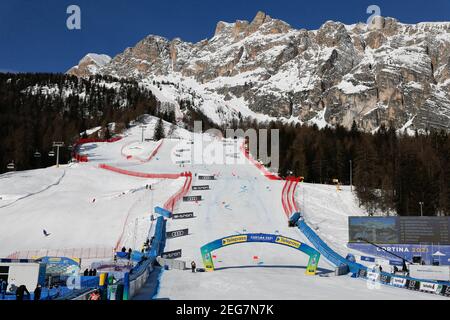 Cortina, Italie. Fév 18 2021: - Olympia delle Tofane vue panoramique pendant les Championnats du monde DE SKI alpin 2021 FIS - Giant Slalom - femmes, course de ski alpin à Cortina (BL), Italie, février 18 2021 (photo par IPA/Sipa USA) crédit: SIPA USA/Alay Live News Banque D'Images