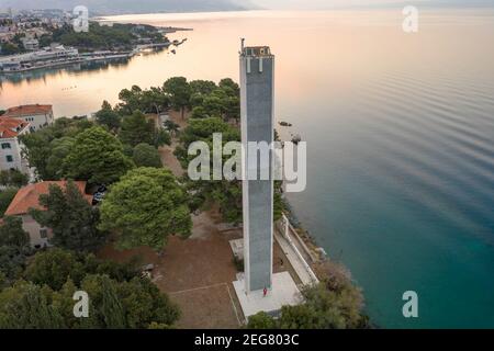 Un drone aérien a tiré sur le parc pomoraca tôt le matin Lever du soleil à Split Croatie Banque D'Images