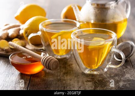 Thé au gingembre avec citron et miel sur table en bois Banque D'Images