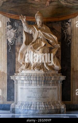 Statue du Pape urbain VIII, sculpture en marbre de Gian Lorenzo Bernini dans le Hall de l'Horatii et Curiatii, Musées Capitolin, Rome, Italie Banque D'Images