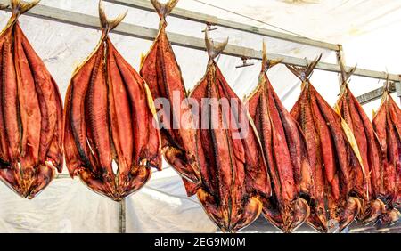 Produits du poisson salé à la vente à un décrochage du marché en Espagne Banque D'Images